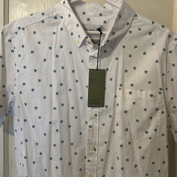 Men’s Goodfellow and Co. short sleeve button up slim fit - Picture 2 of 3